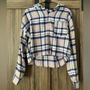 CROPPED PLAID FLANNEL. SIZE LARGE. NWOT.